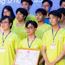 Khép lại 2025, sinh viên HUTECH nối dài bảng vàng thành tích