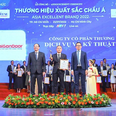 SaiGonDoor tự hào nhận giải Thương hiệu xuất sắc Châu Á 2022