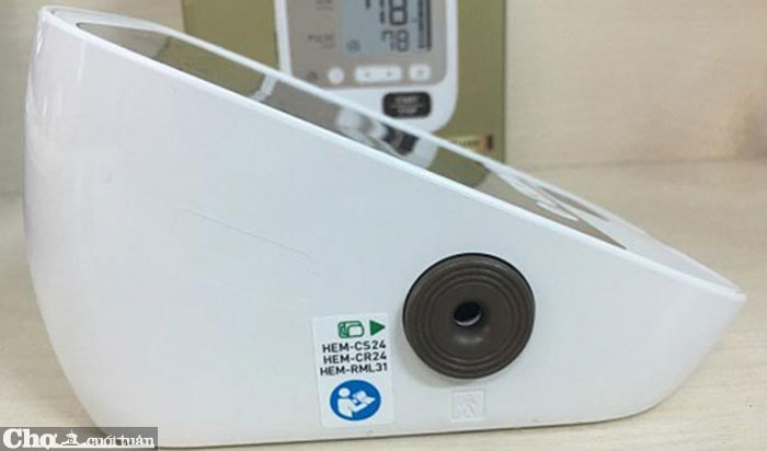 Máy đo huyết áp bắp tay Omron JPN600, Nhật Bản