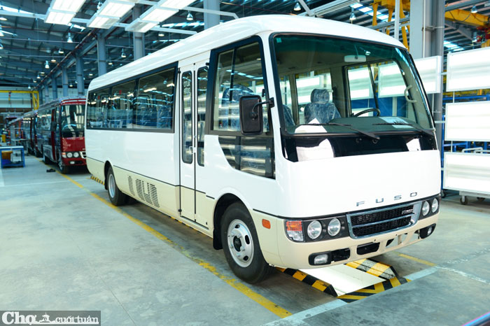 Xe buýt FUSO ROSA thứ 100 xuất xưởng
