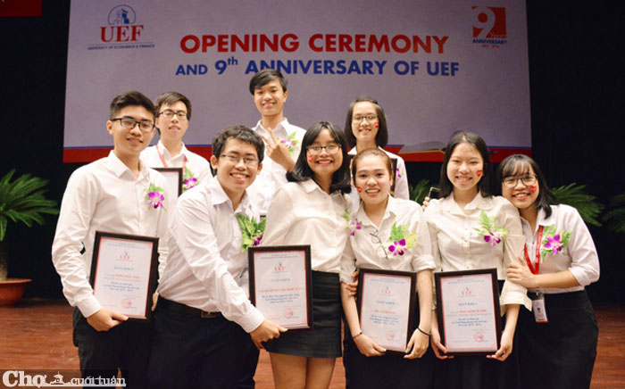 UEF trao tặng 23 tỷ đồng học bổng cho sinh viên