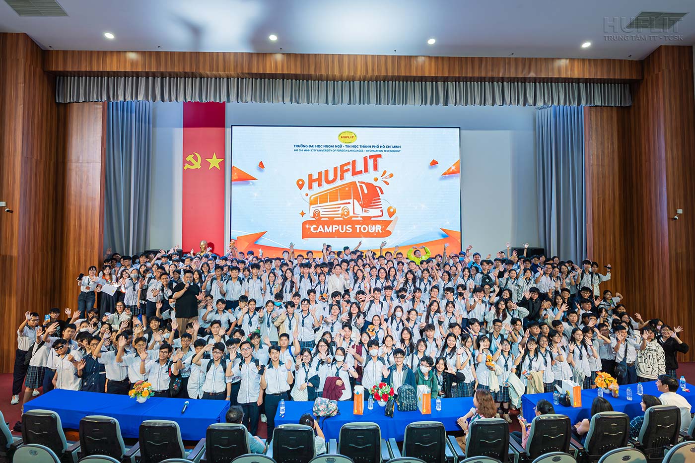 Học sinh THPT xóa tan bỡ ngỡ trước thềm đại học cùng HUFLIT Campus Tour 2024 - ảnh 6