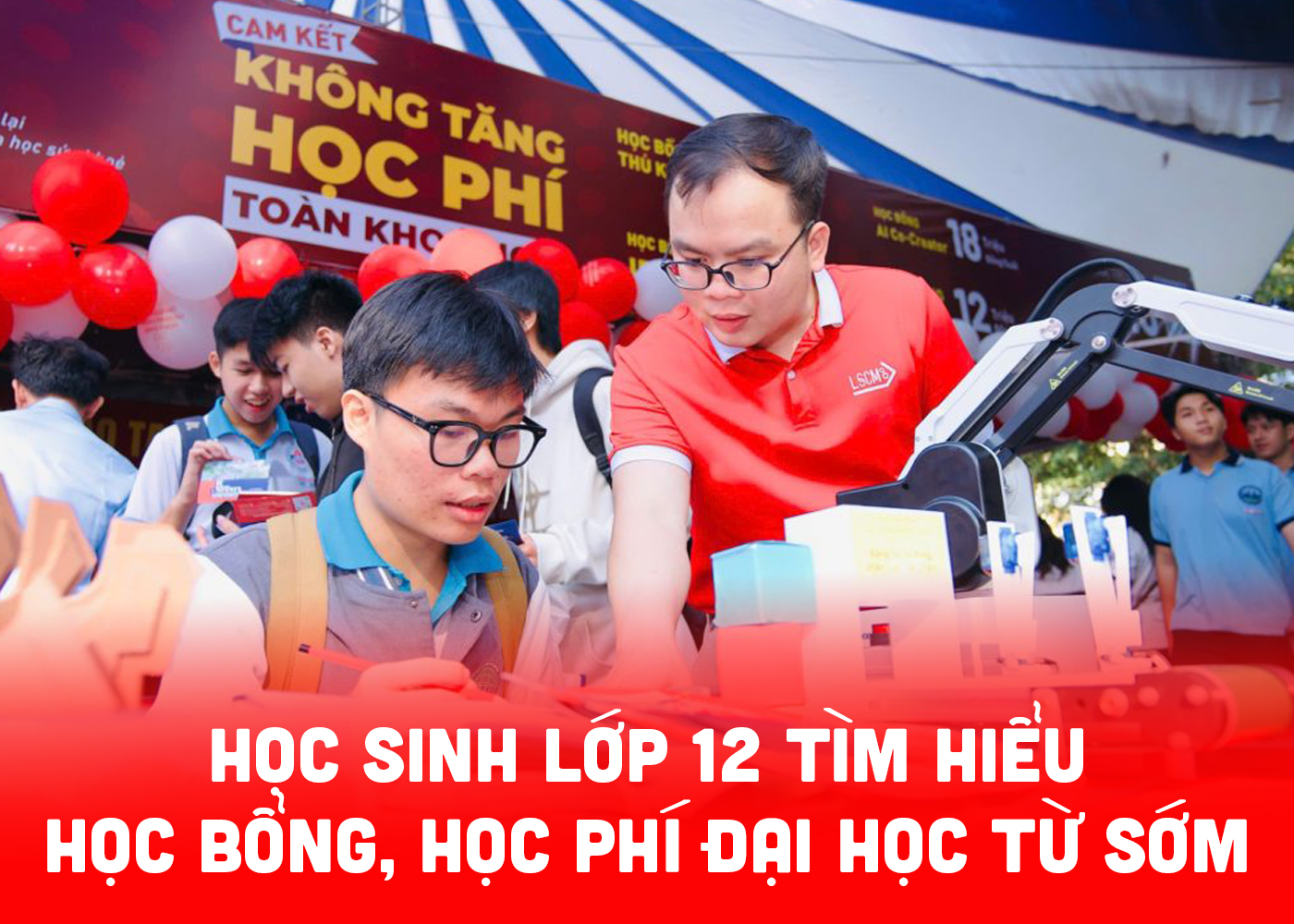 Học sinh lớp 12 tìm hiểu học bổng, học phí đại học từ sớm - Ảnh 1