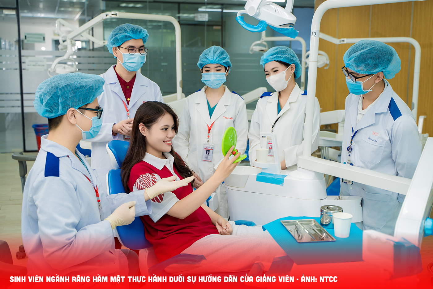 Học sinh lớp 12 tìm hiểu học bổng, học phí đại học từ sớm - Ảnh 5