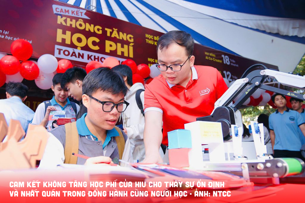 Học sinh lớp 12 tìm hiểu học bổng, học phí đại học từ sớm - Ảnh 7
