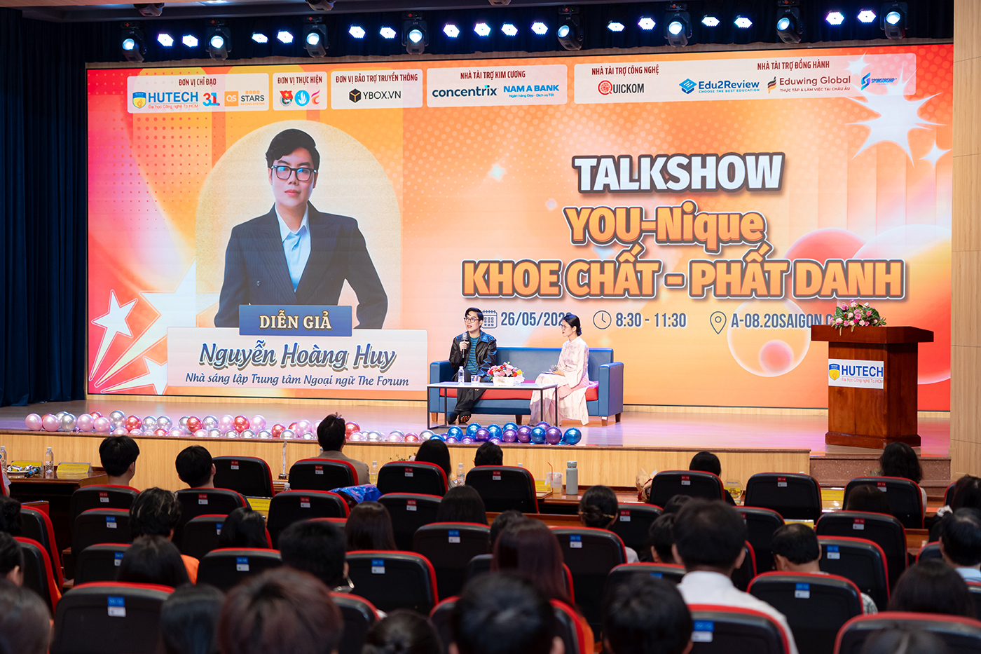 Huy Forum cùng sinh viên Ngôn ngữ Anh HUTECH giải mã hành trình ′Khoe chất - Phất danh′ - Ảnh 4