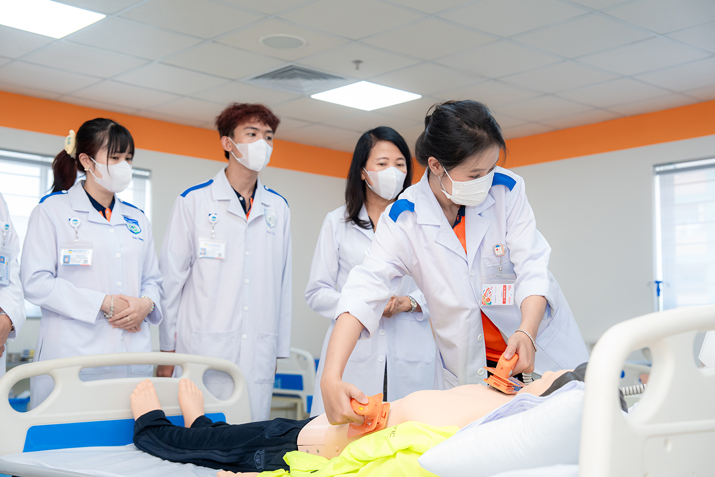 Bệnh viện đồng hành cùng HUTECH đào tạo bác sĩ - Ảnh 8 Bệnh viện đồng hành cùng HUTECH đào tạo bác sĩ - Ảnh 8