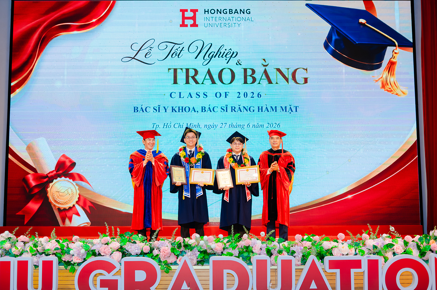 HIU trao bằng cho khóa Bác sĩ Y khoa đầu tiên - Ảnh 5 HIU trao bằng cho khóa Bác sĩ Y khoa đầu tiên - Ảnh 5