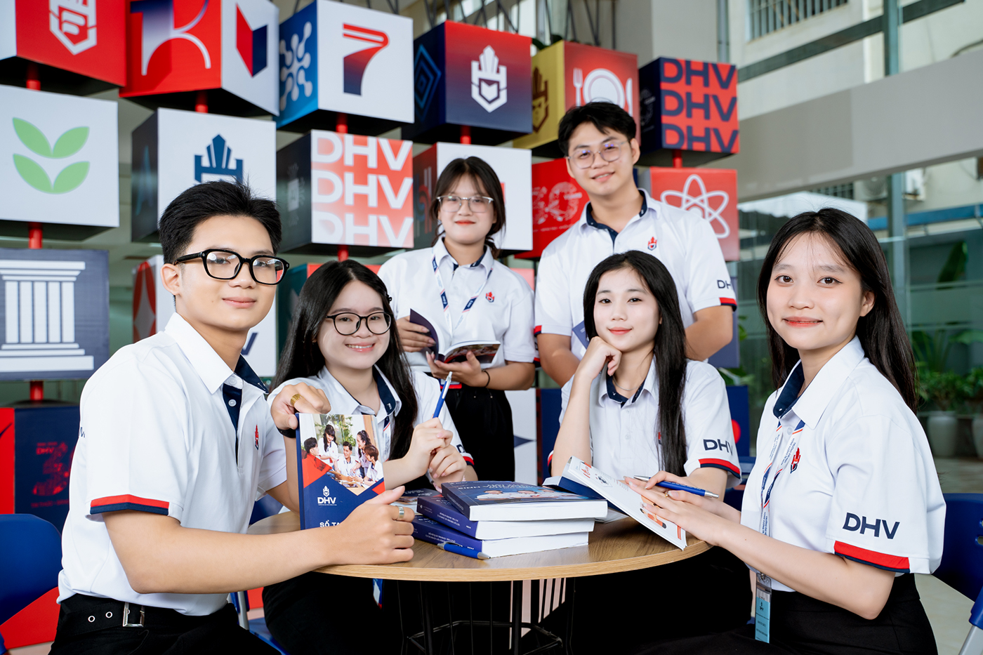 Từ điểm sàn 15 đến học bổng 75 tỷ: DHV làm điều khiến 2K8 khó ‘ngồi yên‘ - Ảnh 2