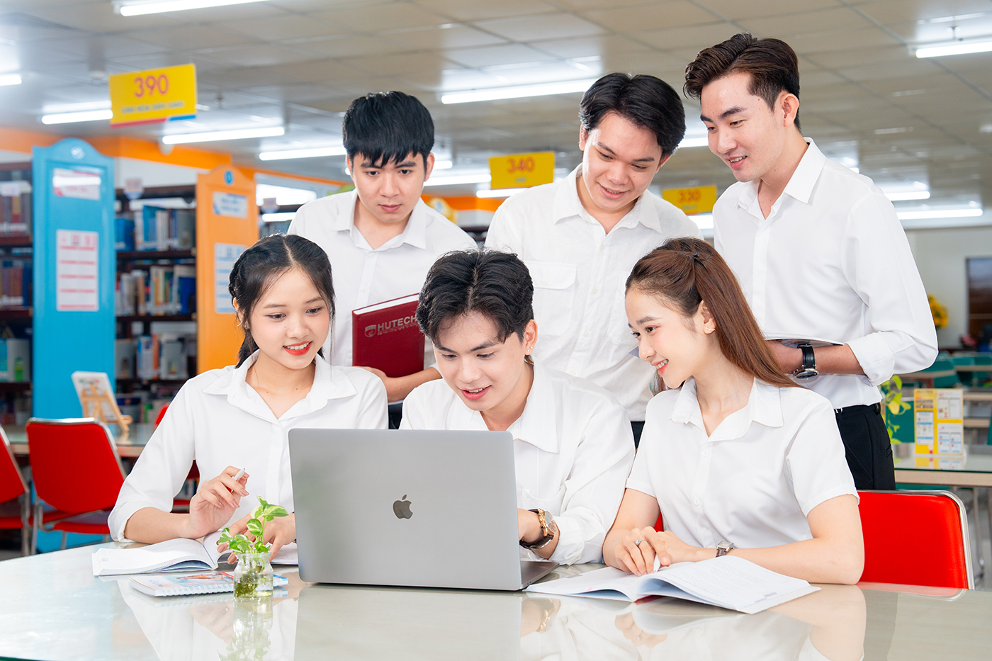 HUTECH tuyển sinh thạc sĩ đợt 1 năm học 2026-2027 với 16 ngành đào tạo - Ảnh 2 HUTECH tuyển sinh thạc sĩ đợt 1 năm học 2026-2027 với 16 ngành đào tạo - Ảnh 2