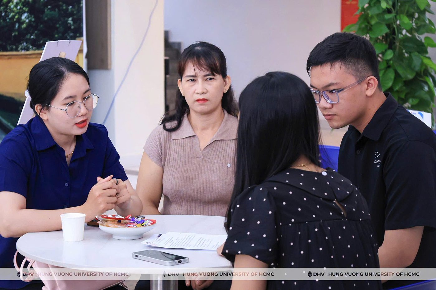 Phụ huynh hiện đại chọn gì: Học phí kỳ đầu hay trường đồng hành đường dài? - Ảnh 2