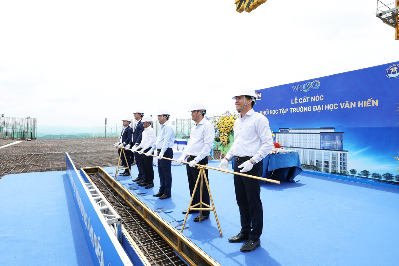 Trường Đại học Văn Hiến cất nóc Khối đào tạo học tập thực hành HEC2 - Ảnh 8 Trường Đại học Văn Hiến cất nóc Khối đào tạo học tập thực hành HEC2 - Ảnh 8