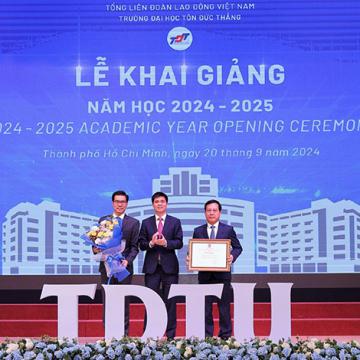 Trường Đại học Tôn Đức Thắng tổ chức lễ khai giảng ′không hoa′