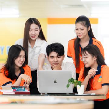HUTECH công bố học phí khóa 2026 ổn định toàn khóa, học bổng đến 100% học phí