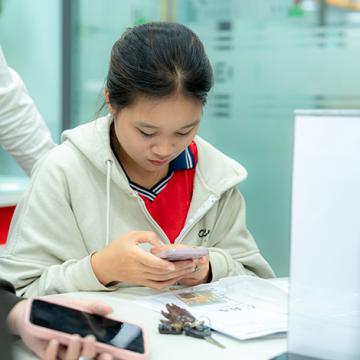 Xét tuyển học bạ 2023: Thí sinh có thể đăng ký trực tuyến ngay trên smartphone