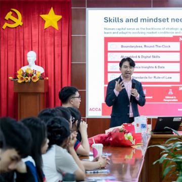 Cơ hội nhận học bổng 100% ngành kế toán khi đăng ký sớm tại UEF