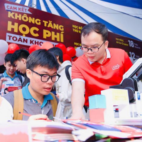 Học sinh lớp 12 tìm hiểu học bổng, học phí đại học từ sớm