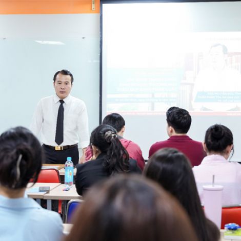 UEF đào tạo thạc sĩ Marketing thực tiễn, gắn với xu thế chuyển đổi số