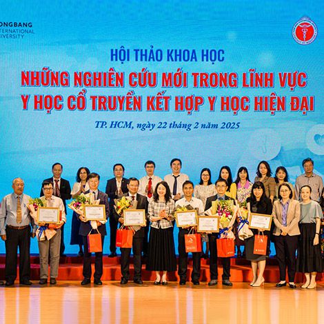 Sinh viên khối ngành sức khỏe học gì từ Hội thảo Đông - Tây y kết hợp