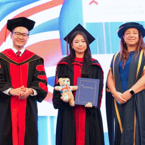 Hơn 300 suất học bổng cho chương trình cử nhân quốc tế UEF năm 2026