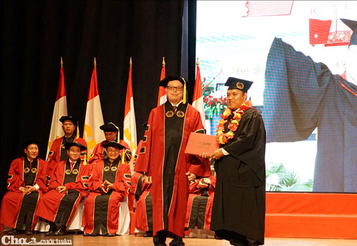 Hỗ trợ 100% sinh viên học miễn phí tiếng Anh và tin học