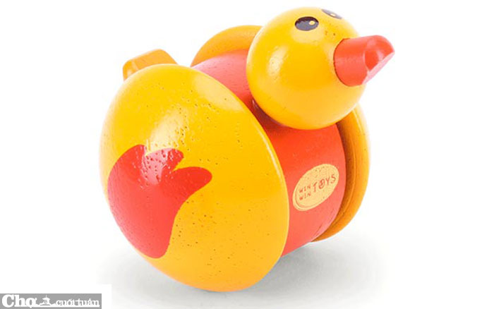 Đồ chơi vịt con lật đật bằng gỗ Winwintoys 69532