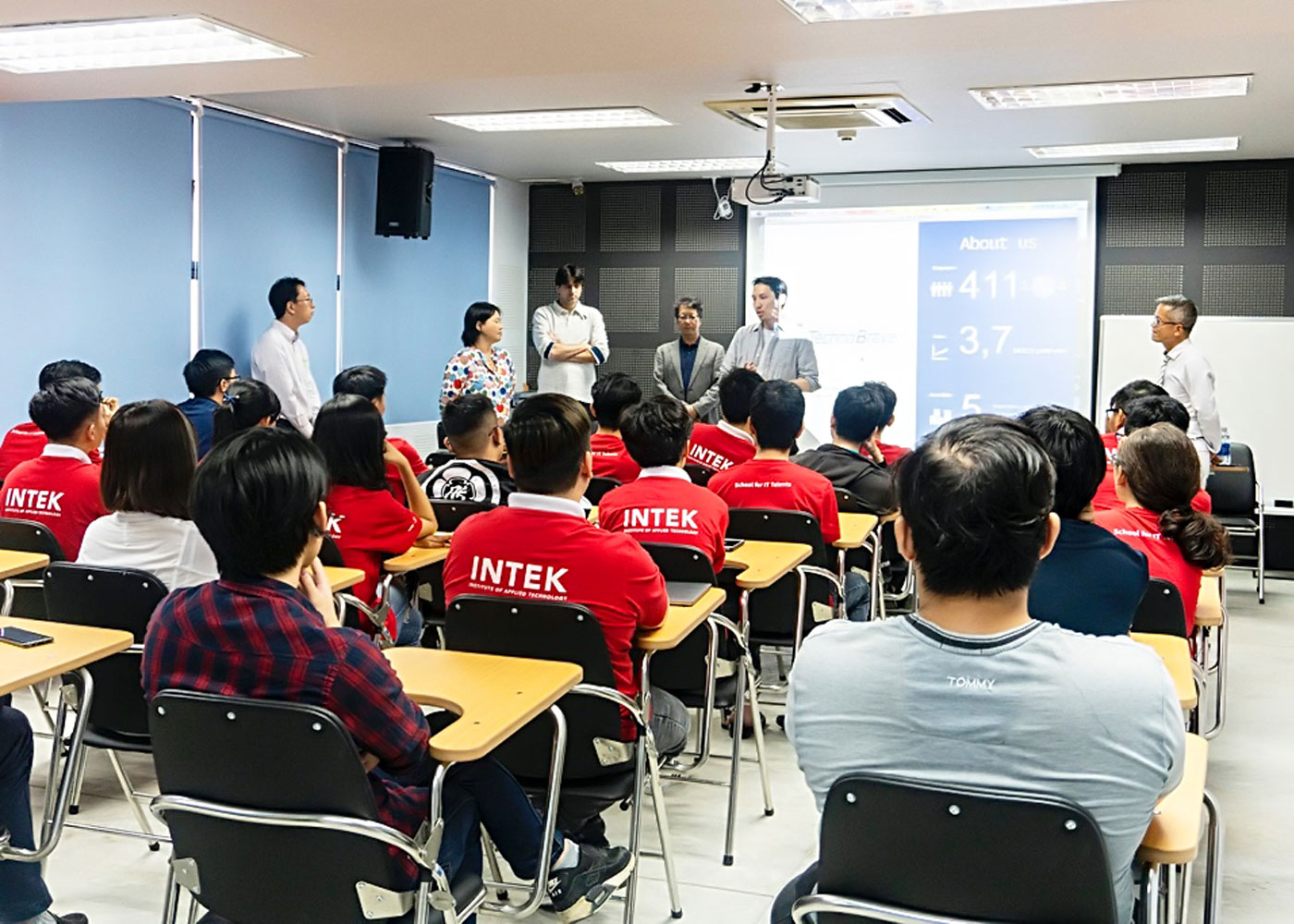 Lựa chọn bằng cấp hay kinh nghiệm trong thời đại công nghệ số - Ảnh 7 Lựa chọn bằng cấp hay kinh nghiệm trong thời đại công nghệ số - Ảnh 7