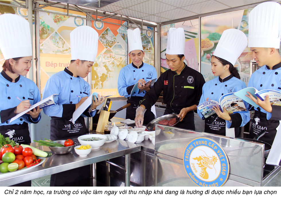 Học hành dở dang vẫn có cách để tiến thân lập nghiệp - Ảnh 2 Học hành dở dang vẫn có cách để tiến thân lập nghiệp - Ảnh 2