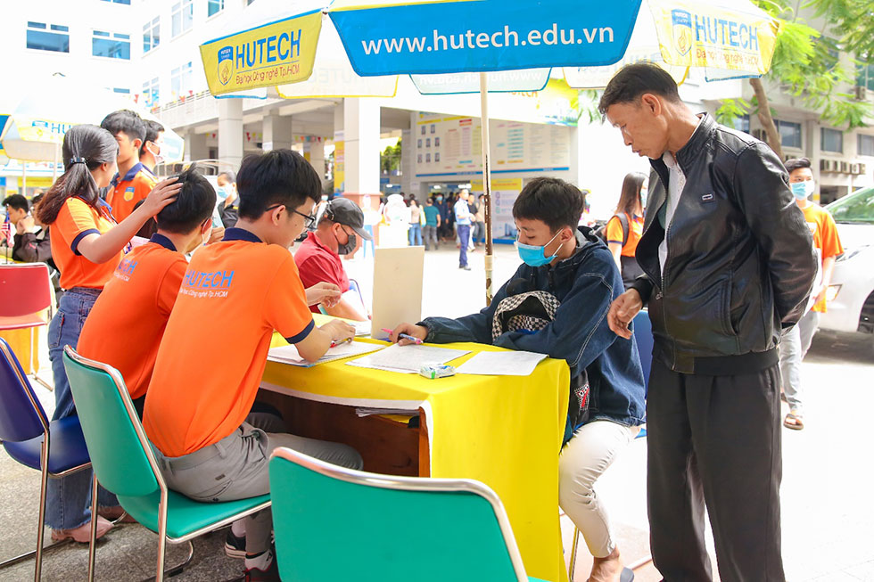 Xét học bạ - giải pháp an toàn khi điểm chuẩn nguyện vọng đột biến - Ảnh 2 Xét học bạ - giải pháp an toàn khi điểm chuẩn nguyện vọng đột biến - Ảnh 2