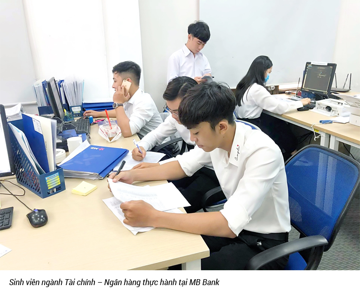 Tài chính - Ngân hàng - Ngành học đáp ứng nhu cầu xã hội - Ảnh 9 Tài chính - Ngân hàng - Ngành học đáp ứng nhu cầu xã hội - Ảnh 9