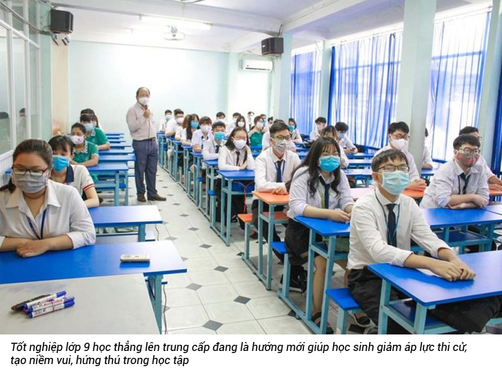 TP.HCM hoãn thi lớp 10 - nhiều phụ huynh nộp hồ sơ nhập học Trung cấp Việt Giao - Ảnh 3 TP.HCM hoãn thi lớp 10 - nhiều phụ huynh nộp hồ sơ nhập học Trung cấp Việt Giao - Ảnh 3