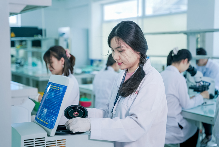 Sinh viên ngành Dược hoàn thiện chuyên môn từ hệ thống hiện đại - Ảnh 4 Sinh viên ngành Dược hoàn thiện chuyên môn từ hệ thống hiện đại - Ảnh 4