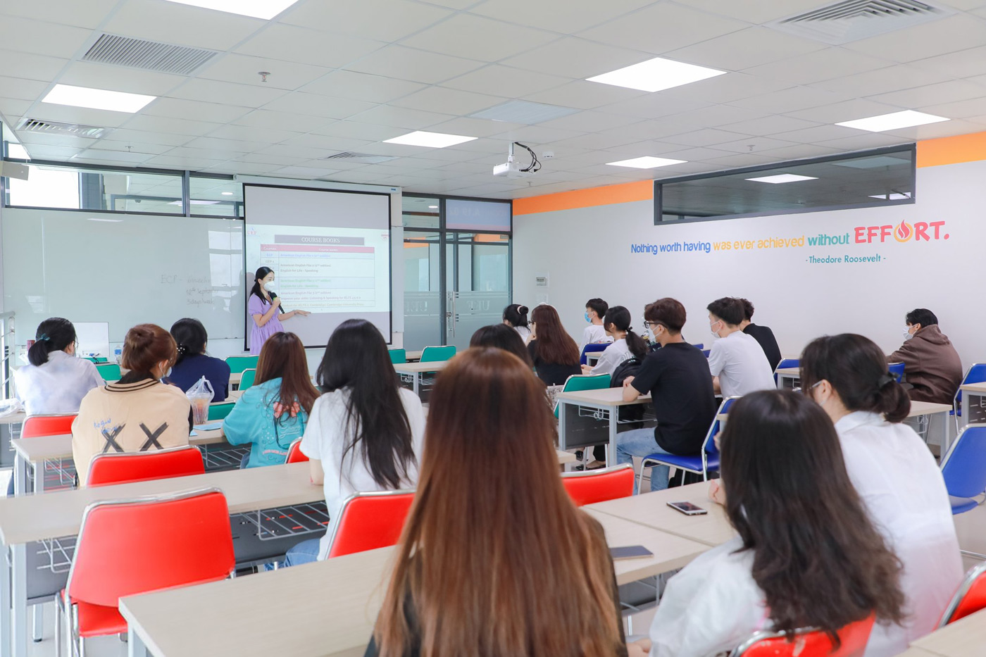 Tiếng Anh là công cụ để người trẻ tự tin chinh phục môi trường hội nhập - Ảnh 8 Tiếng Anh là công cụ để người trẻ tự tin chinh phục môi trường hội nhập - Ảnh 8