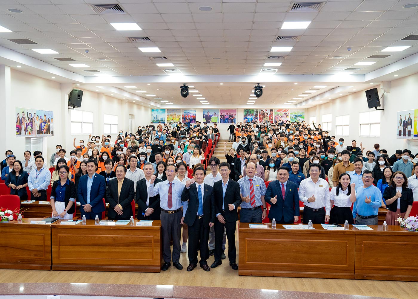 Sinh viên HUTECH học từ Chủ tịch Tập đoàn xây dựng Hòa Bình Lê Viết Hải - Ảnh 6 Sinh viên HUTECH học từ Chủ tịch Tập đoàn xây dựng Hòa Bình Lê Viết Hải - Ảnh 6