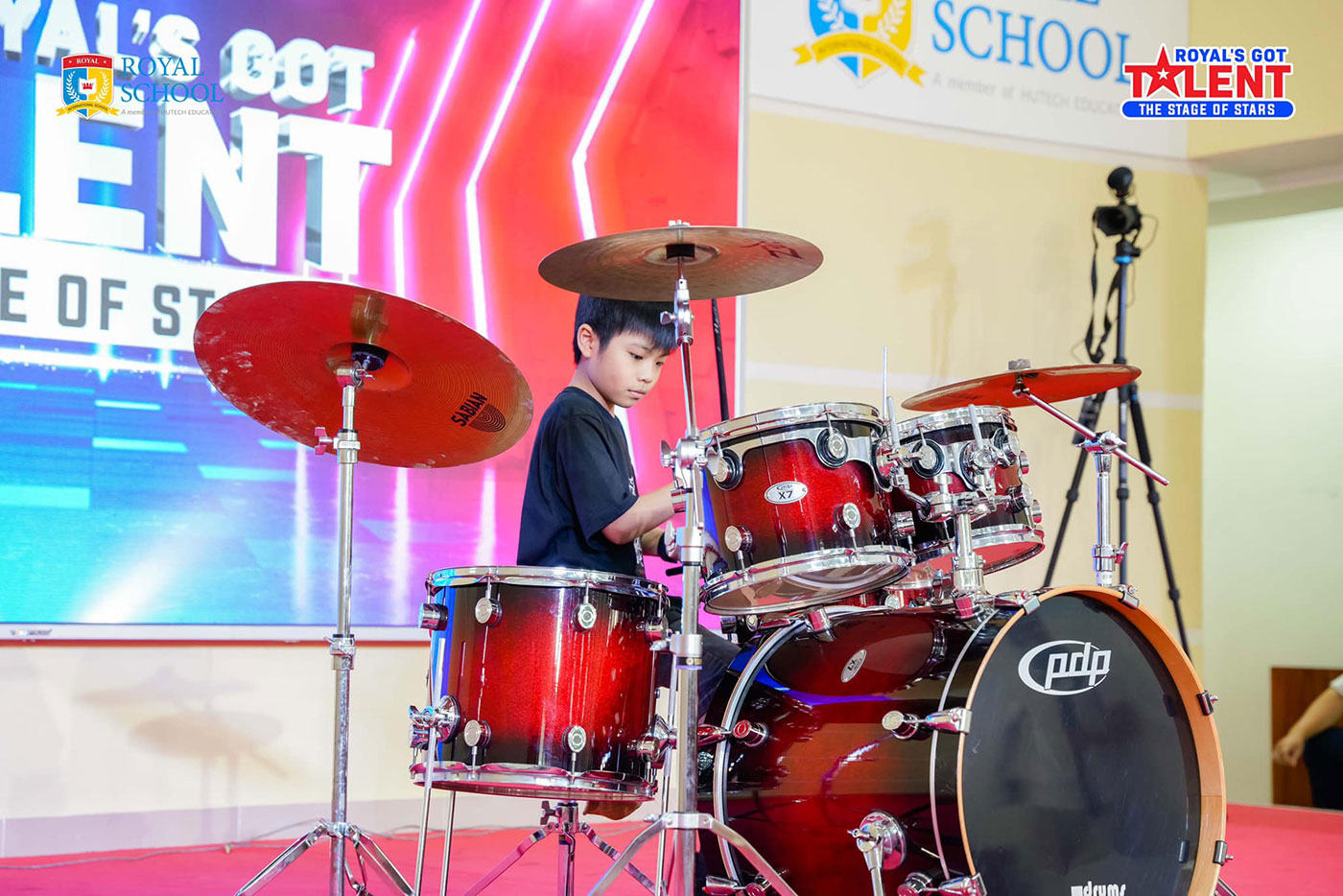 Học sinh dùng bút tạo giai điệu, ′show′ tài năng chơi nhạc cụ - Ảnh 7 Học sinh dùng bút tạo giai điệu, ′show′ tài năng chơi nhạc cụ - Ảnh 7
