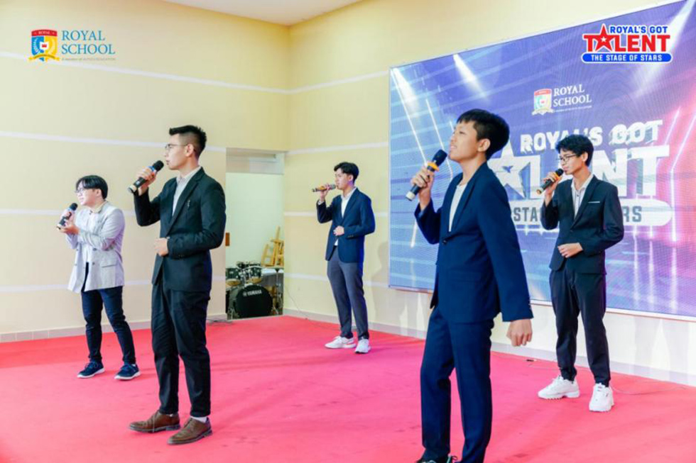 Học sinh dùng bút tạo giai điệu, ′show′ tài năng chơi nhạc cụ - Ảnh 8 Học sinh dùng bút tạo giai điệu, ′show′ tài năng chơi nhạc cụ - Ảnh 8