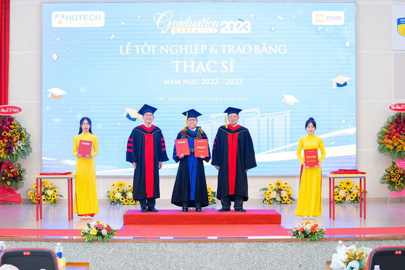 HUTECH tặng học bổng thạc sĩ 100% học phí cho hoa hậu Lê Hoàng Phương - ảnh 3 HUTECH tặng học bổng thạc sĩ 100% học phí cho hoa hậu Lê Hoàng Phương - ảnh 3
