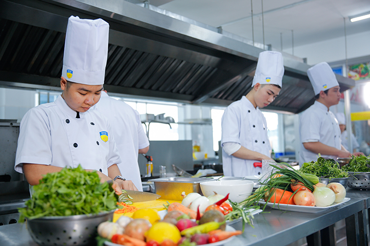 HUTECH nhận hồ sơ xét tuyển sớm bằng học bạ 2024 - ảnh 5 HUTECH nhận hồ sơ xét tuyển sớm bằng học bạ 2024 - ảnh 5