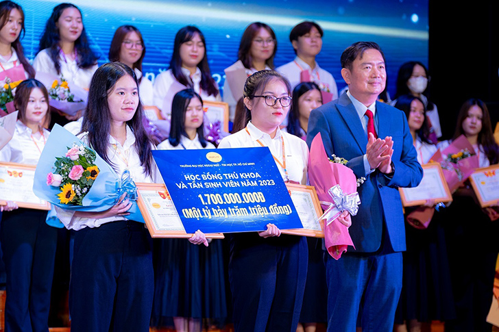 Đồng hành cùng sĩ tử 2K6, HUFLIT không tăng học phí năm học 2024 - 2025 Đồng hành cùng sĩ tử 2K6, HUFLIT không tăng học phí năm học 2024 - 2025