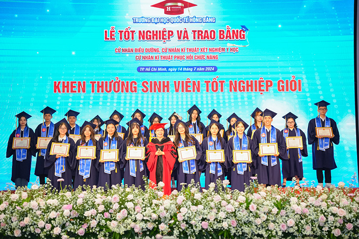Thêm nguồn nhân lực chất lượng cho lĩnh vực sức khỏe - ảnh 3 Thêm nguồn nhân lực chất lượng cho lĩnh vực sức khỏe - ảnh 3