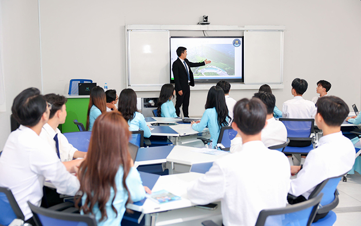 Trường Đại học Văn Hiến dành nhiều chính sách học phí, học bổng hỗ trợ thiết thực, kịp thời cho thí sinh - ảnh 3 Trường Đại học Văn Hiến dành nhiều chính sách học phí, học bổng hỗ trợ thiết thực, kịp thời cho thí sinh - ảnh 3