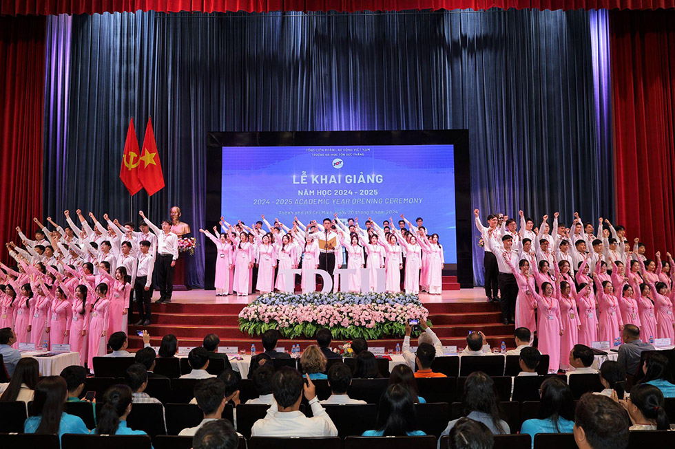 Trường Đại học Tôn Đức Thắng tổ chức lễ khai giảng không hoa - ảnh 4 Trường Đại học Tôn Đức Thắng tổ chức lễ khai giảng không hoa - ảnh 4