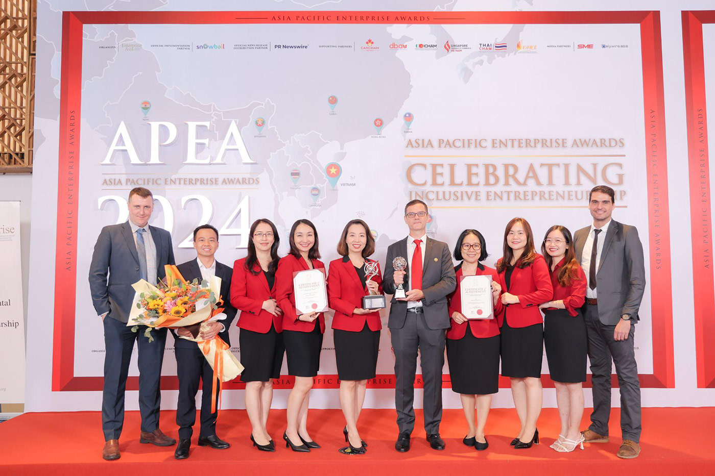 VUS nhận cú đúp giải thưởng tại APEA 2024 - ảnh 5 VUS nhận cú đúp giải thưởng tại APEA 2024 - ảnh 5