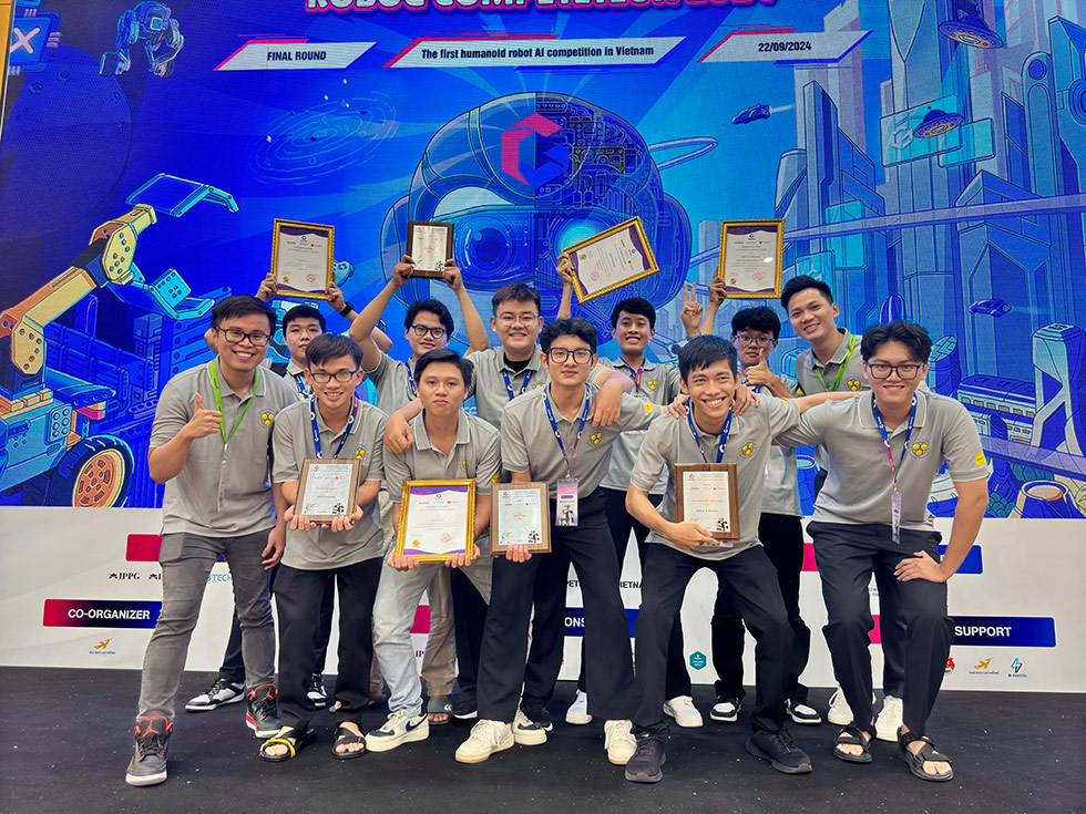 Sinh viên HUFLIT ẵm 4 giải thưởng tại cuộc thi Sáng tạo ROBOT - ROBOG 2024 Sinh viên HUFLIT ẵm 4 giải thưởng tại cuộc thi Sáng tạo ROBOT - ROBOG 2024