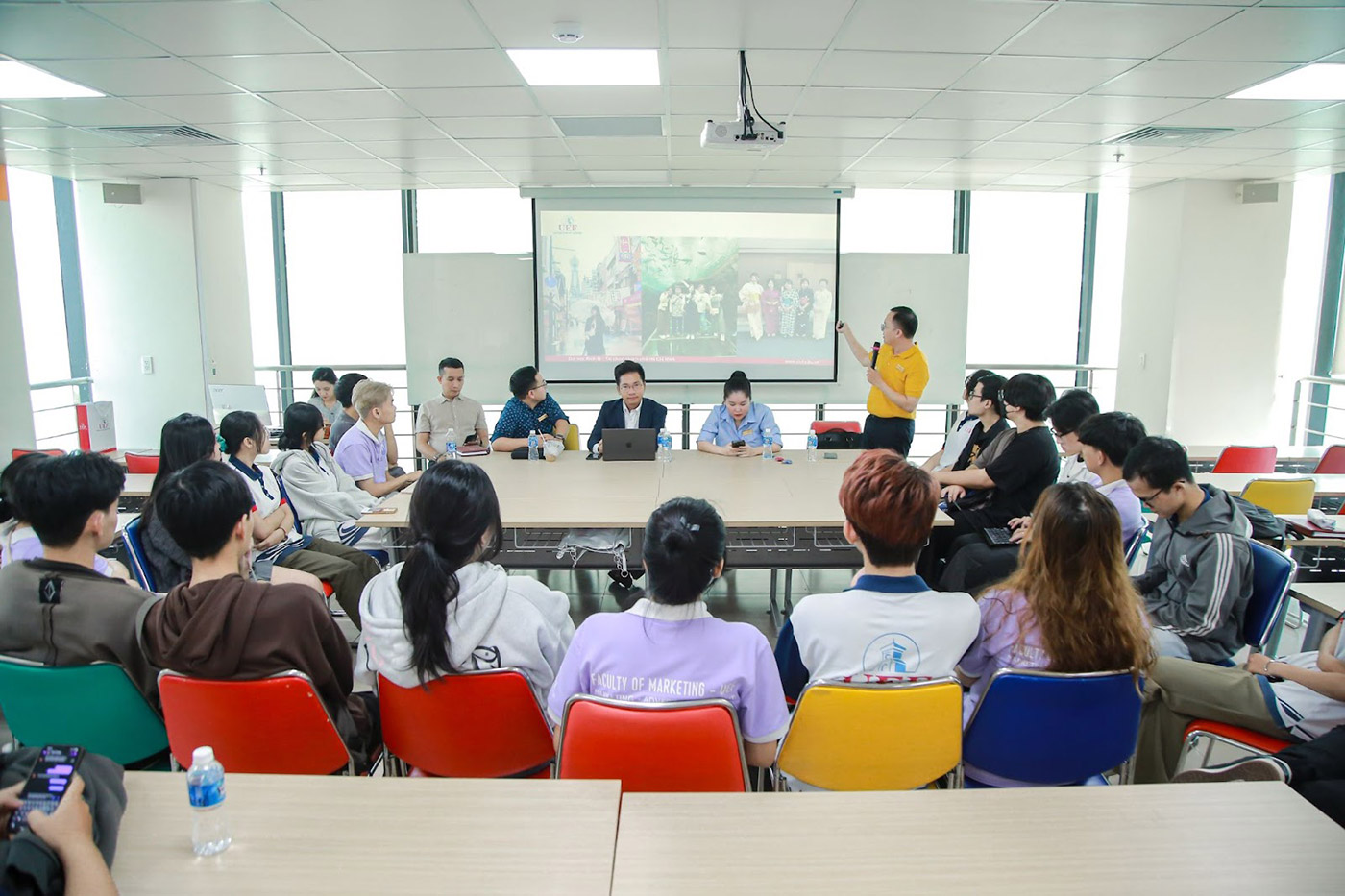 Học bổng đến 100% dành cho thí sinh đăng ký ngành marketing UEF Học bổng đến 100% dành cho thí sinh đăng ký ngành marketing UEF