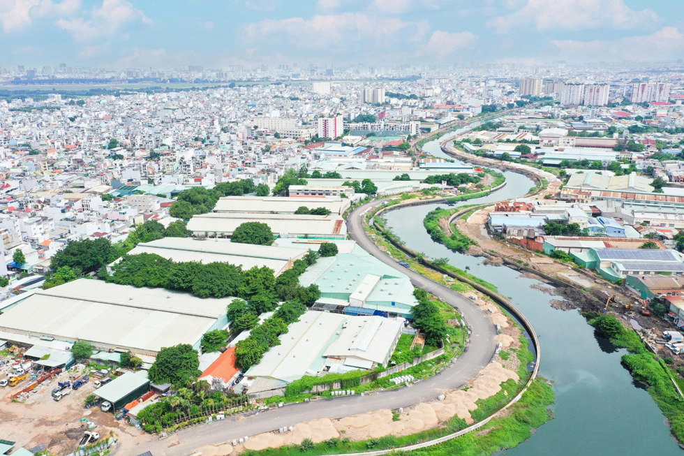 TP.HCM: Trục giao thông xuyên suốt ven kênh dần thành hình TP.HCM: Trục giao thông xuyên suốt ven kênh dần thành hình