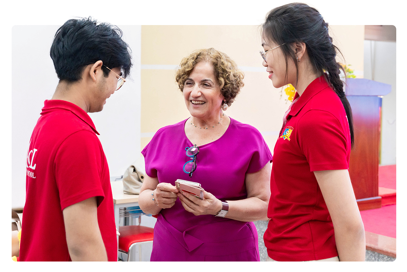 Học sinh Royal School thảo luận cùng giáo sư hàng đầu thế giới - Ảnh 2 Học sinh Royal School thảo luận cùng giáo sư hàng đầu thế giới - Ảnh 2